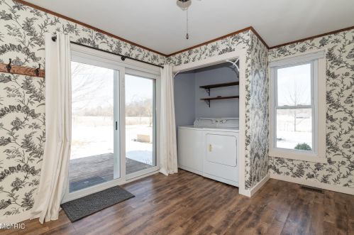 1104 Hoffman St, Three Rivers MI 49093-1017 exterior