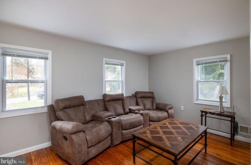 15 Delaware Ave, Trenton NJ 08628-2002 exterior