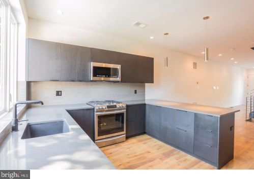 2106 Ellsworth St, Philadelphia PA 19146-2419 exterior