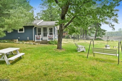 939 Plymouth Lake Dr, Fredon, NJ 07860-4127