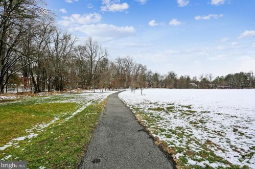 7641 Miller Fall Rd, Rockville MD 20855-1165 exterior