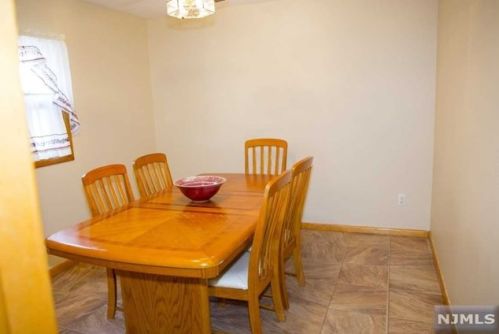 89 Clinton Pl, East Rutherford NJ 07073-1323 exterior