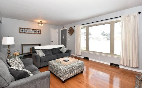 5377 22nd St, Milwaukee, WI 53221-3847