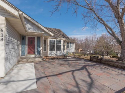 628 Providence Ct, Chaska, MN 55318-1684