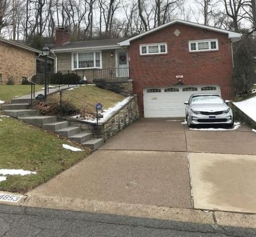 4853 Oakridge Dr, Pittsburgh, PA 15227-1445