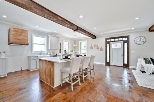 1477 Mercer Ave, Atlanta GA  30337-1515 exterior