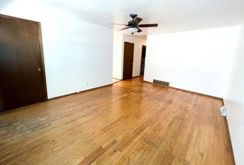 5849 74th St, Milwaukee, WI 53218-1829