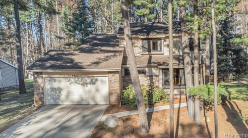 4082 Pinestead Dr, Walled Lake MI 48390-1344 exterior