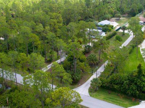 570 25 St, Naples FL 34117-3241 exterior