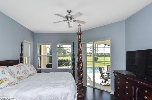 6044 Dogleg Dr, Naples FL 34113-1688 exterior