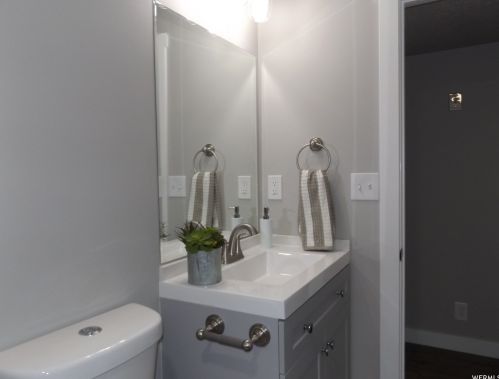 7955 Linton Dr, Taylorsville UT 84088-7617 exterior