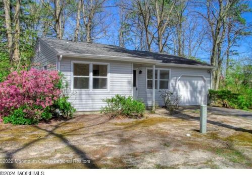 15 Swift Cir, Lakehurst NJ  08759-2949 exterior