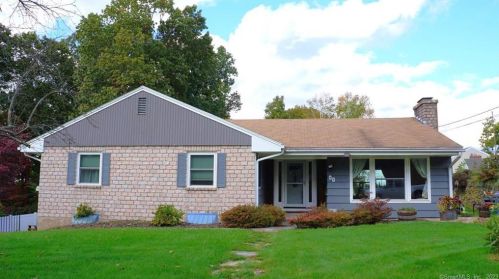 69 Garth Rd, Manchester, CT 06040-4555