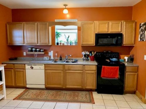 1028 46th St, Milwaukee, WI 53208-3120