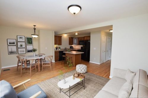 131 Woodland St, Manchester CT  06042-3014 exterior