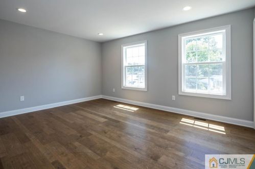 48 Brookville Rd, Edison NJ 08817-4141 exterior