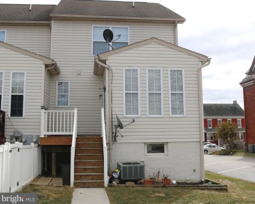 204 Walnut St, Hanover PA 17331-2534 exterior