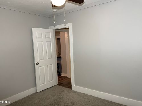 684 Isabella Ave, Meskegon MI 49442-4047 exterior