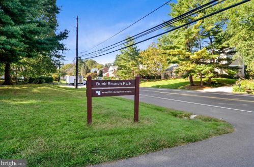 10409 Gainsborough Rd, Rockville MD 20854-2510 exterior