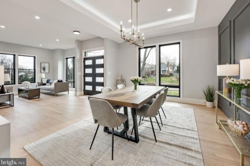 1422 Mayflower Dr, Mc Lean VA 22101-5615 exterior