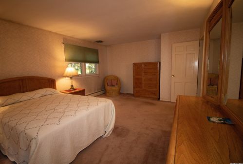 4 Ryder Ct, Huntington Station NY 11746-6142 exterior