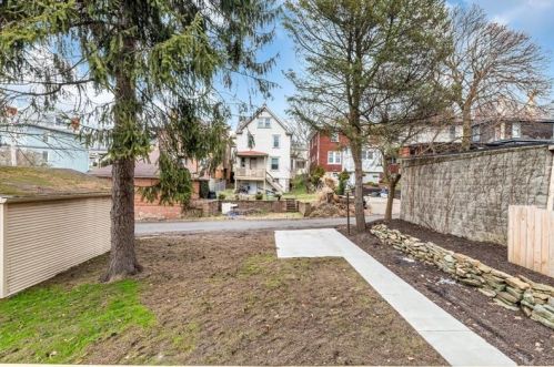 1692 Hillsdale Ave, Pittsburgh PA 15216-2018 exterior