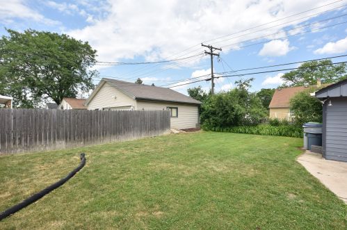 3450 93rd St, Milwaukee, WI 53222-3515