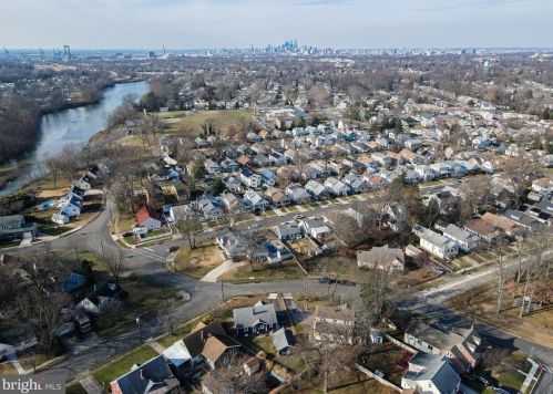 300 Holly Ave, Camden NJ 08107-1022 exterior