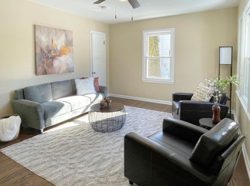 2852 53rd St, Milwaukee, WI 53210-1613