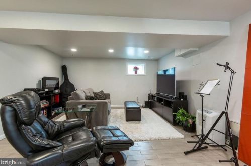 716 Shepherd St, Washington DC  20011-7924 exterior