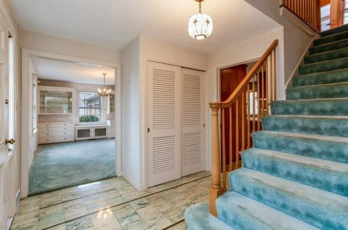 143 Viscount Rd, Springfield, MA 01106-2563