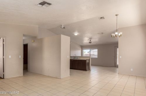 1940 Chardonnay Dr, Tucson AZ  85746-3130 exterior