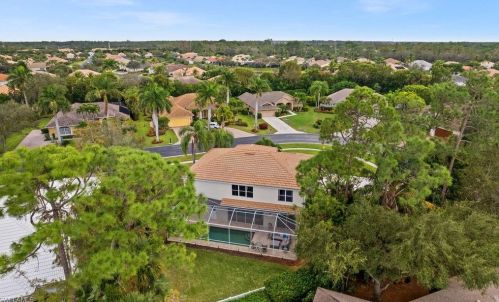 2066 Imperial Cir, Naples FL 34110-1089 exterior