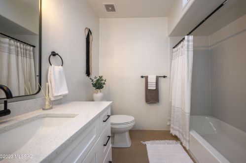 6561 Shadow Bluff Dr, Tucson AZ  85704-6950 exterior