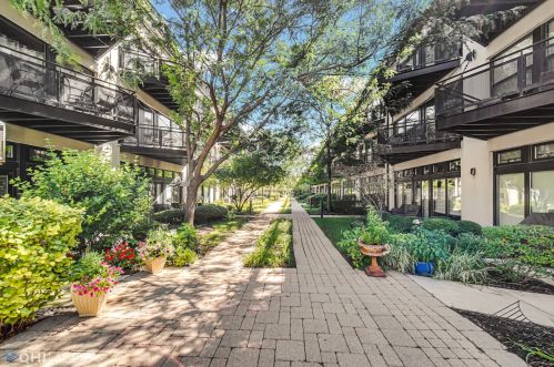 1070 15th St, Chicago IL 60608-1869 exterior