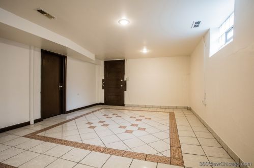 6900 Campbell Ave, Chicago IL 60645-4604 exterior