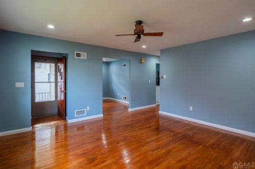 131 Bernard Ave, Edison NJ 08837-3036 exterior