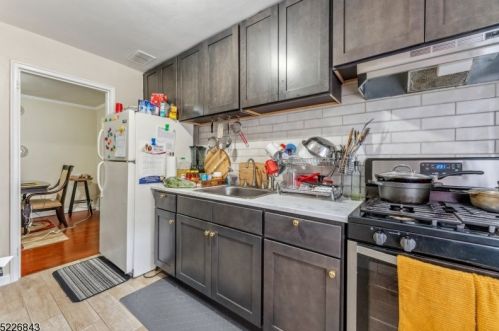 179 Midland Pl, Newark NJ 07106-3310 exterior