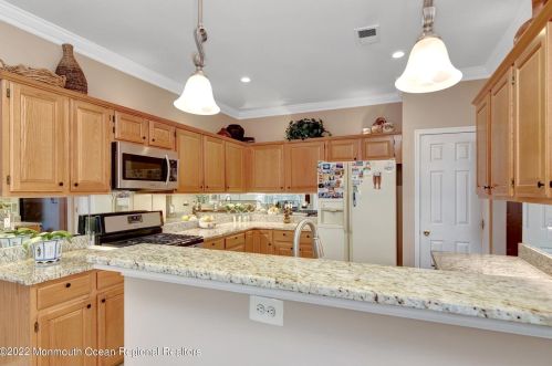 19 Cres Rd, Old Bridge NJ 08857-4101 exterior