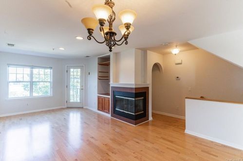 422 Northview Ct, Peekskill, NY 10566-4445