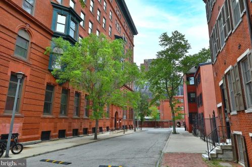 411 Carlisle St, Philadelphia PA  19146-1649 exterior