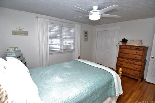 6 Buchanan Rd, Enfield CT 06082-5327 exterior