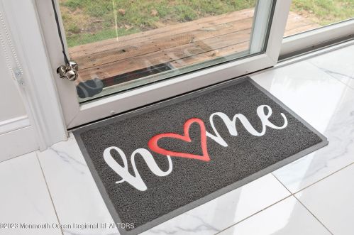 6 Stevens Pl, Hazlet NJ  07730-1205 exterior