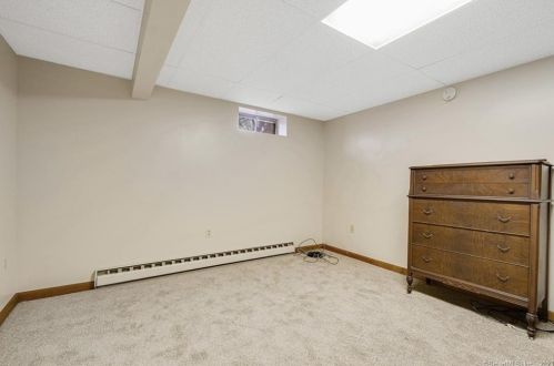 325 Scott Swamp Rd, Farmington CT 06032-3415 exterior