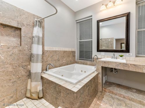 1344 Artesian Ave, Chicago IL  60622-2934 exterior