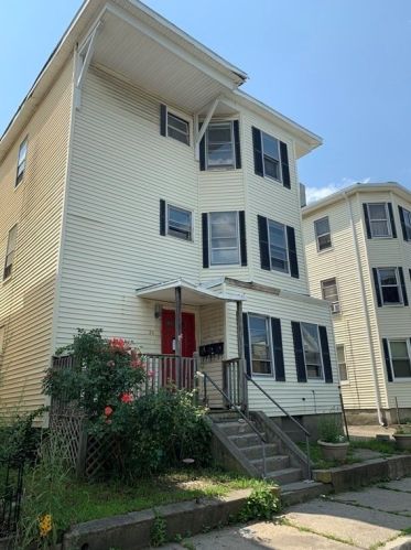 26 Lyon St, Worcester, MA 01604-3622