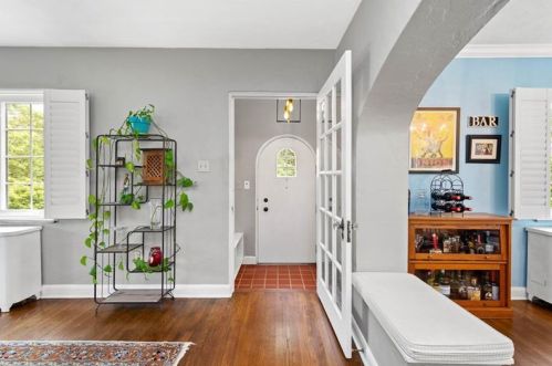 199 Mohawk Dr, Pittsburgh, PA 15228-1564