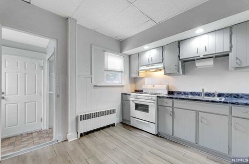 12 Bender Pl, Cliffside Park NJ 07010-1202 exterior