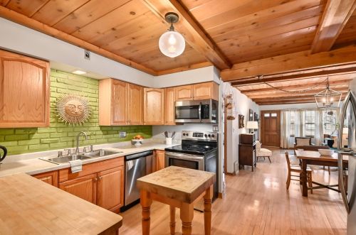 4929 Hollywood Ave, Milwaukee WI 53217-5935 exterior