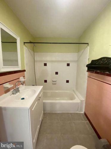 1924 4 St, Philadelphia PA 19122-2206 exterior